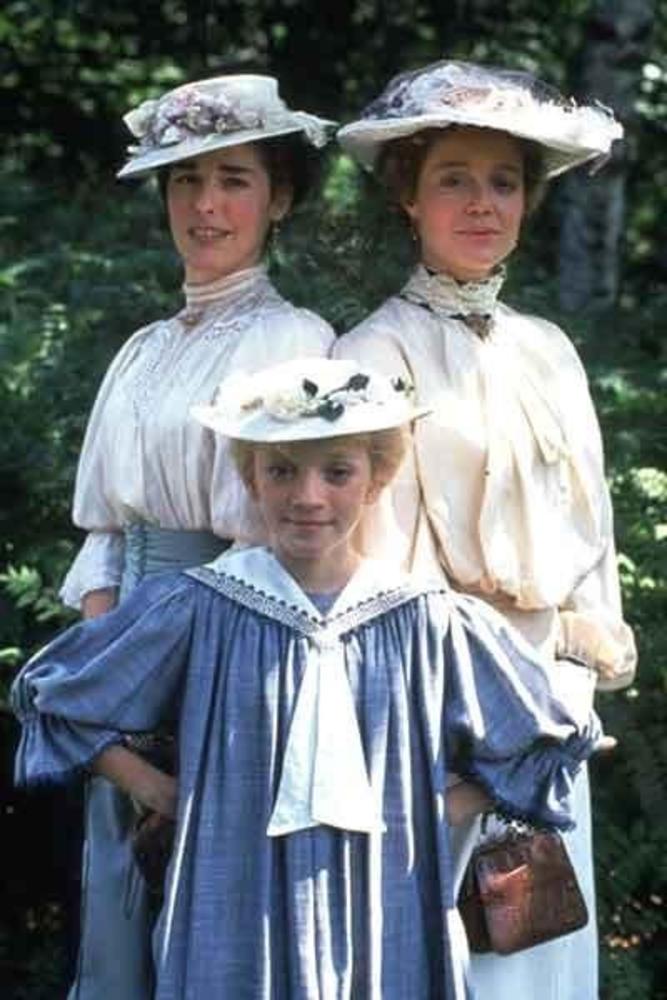  مگ رافمن و سارا پلی در سریال «قصه های جزیره» (Road To Avonlea)